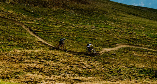 Bikers verso la Malga Trela sui sentieri di Livigno