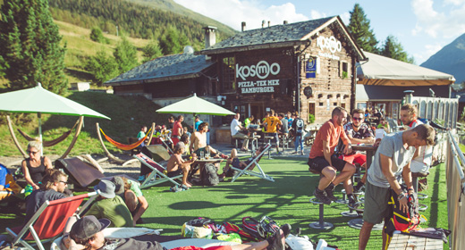 Vista esterna del Kosmo nella stagione estiva di Mottolino a Livigno