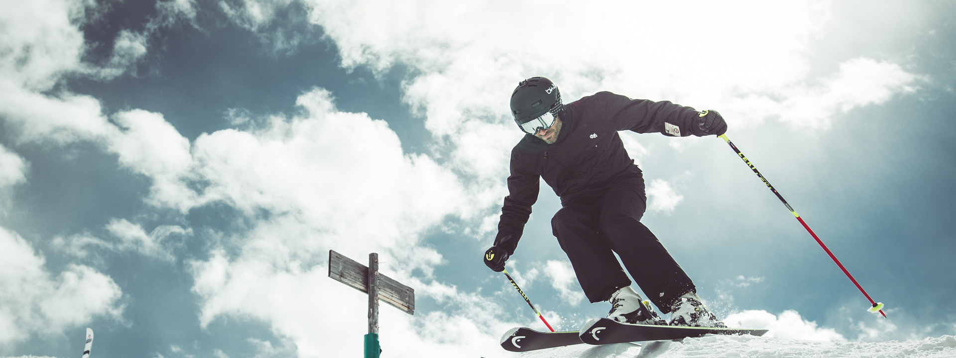 Sciatore sul Natural Pipe della ski area Mottolino a Livigno