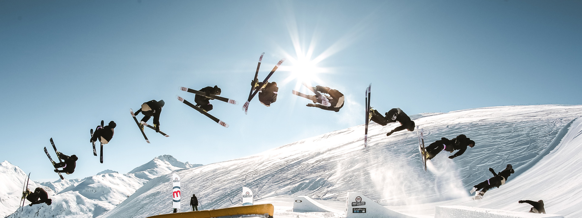 Salto in sequenza allo snowpark del Mottolino a Livigno