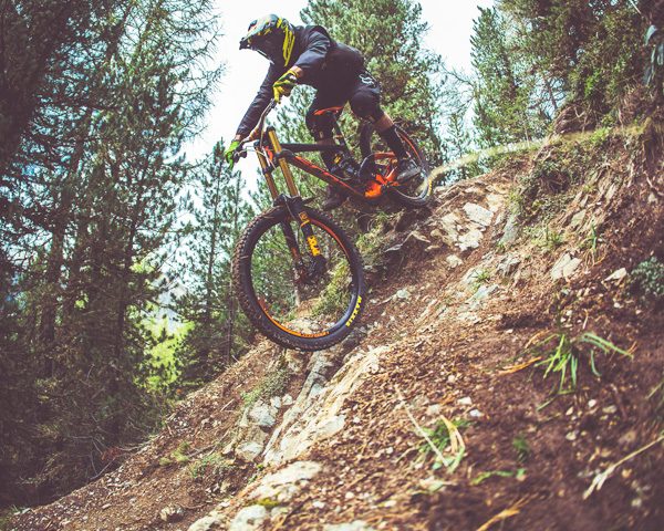 Passaggio pista nera Mottolino Bikepark Livigno