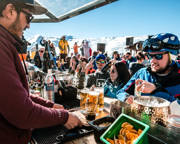 Bar esterno del rifugio Camanel di Planon nella ski area Mottolino di Livigno