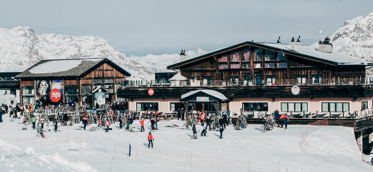 Esterno del rifugio M'eating Point nella ski area Mottolino a Livigno