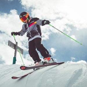 Ragazzino pronto a partire sul Natural Pipe della ski area Mottolino a Livigno