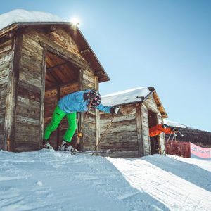 Skier si sfidano al Self Timing della ski area Mottolino a Livigno