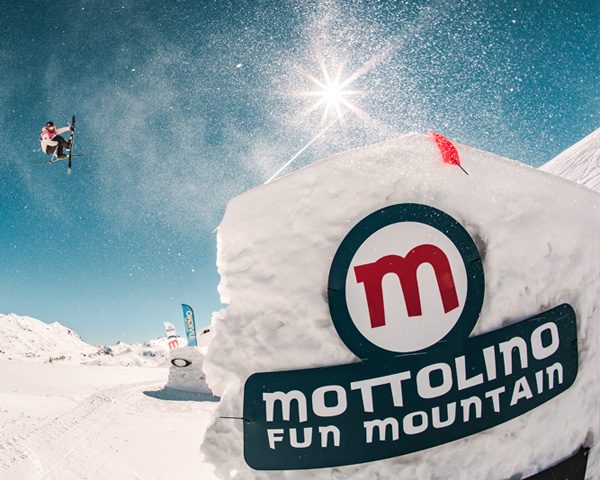 Freeskier allo snowpark Mottolino a Livigno